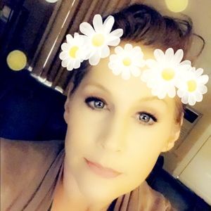 Meet your Posher, Deedee